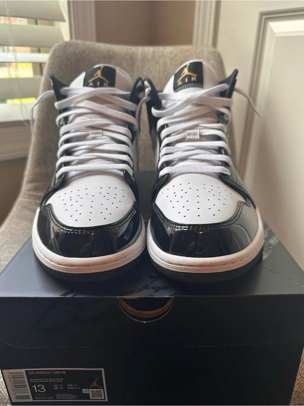 Jordan Air Jordan 1 Mid SE Black with Metallic Gold 13M